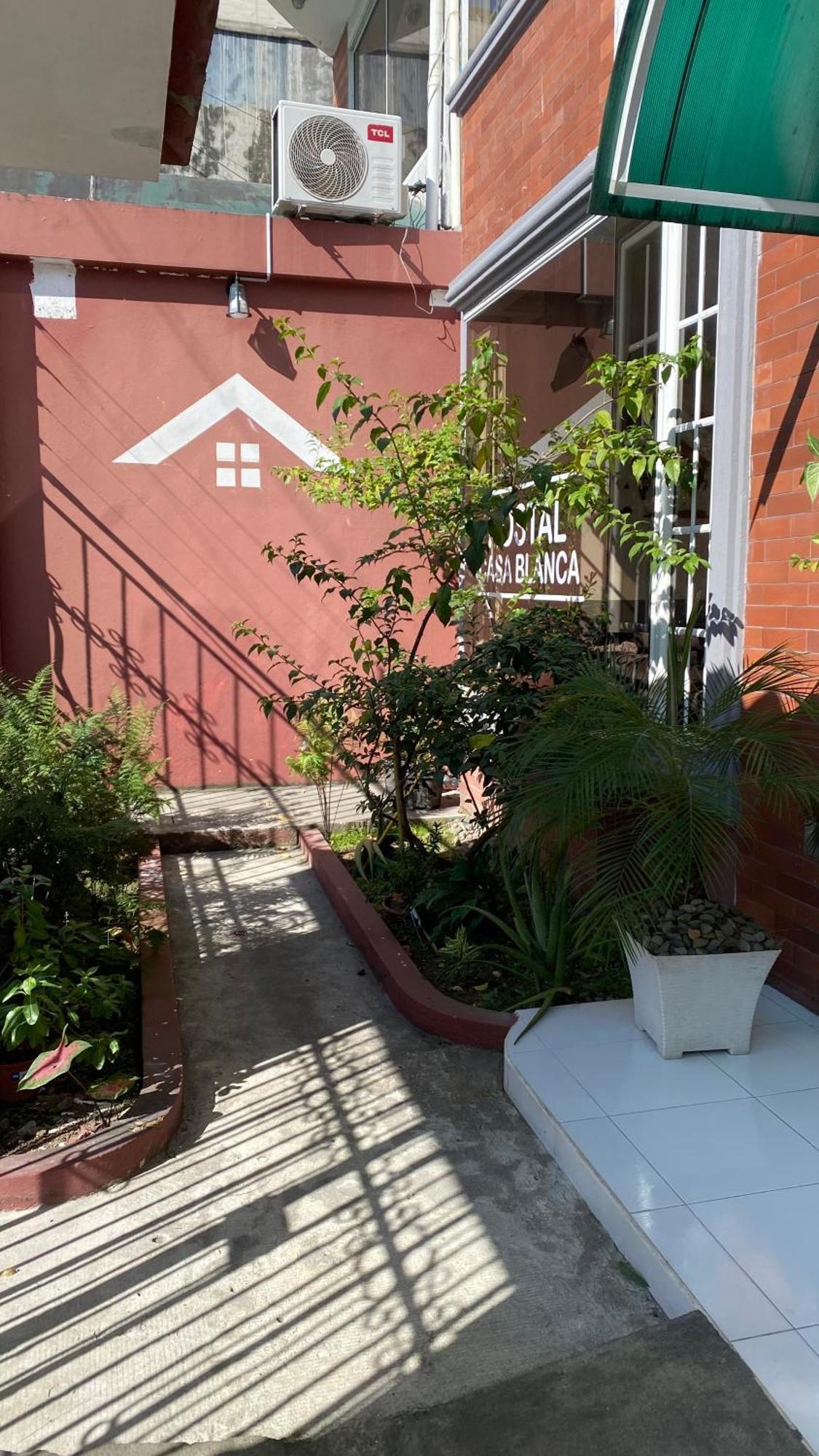 Hostal Casa Blanca Puerto Francisco de Orellana Dış mekan fotoğraf